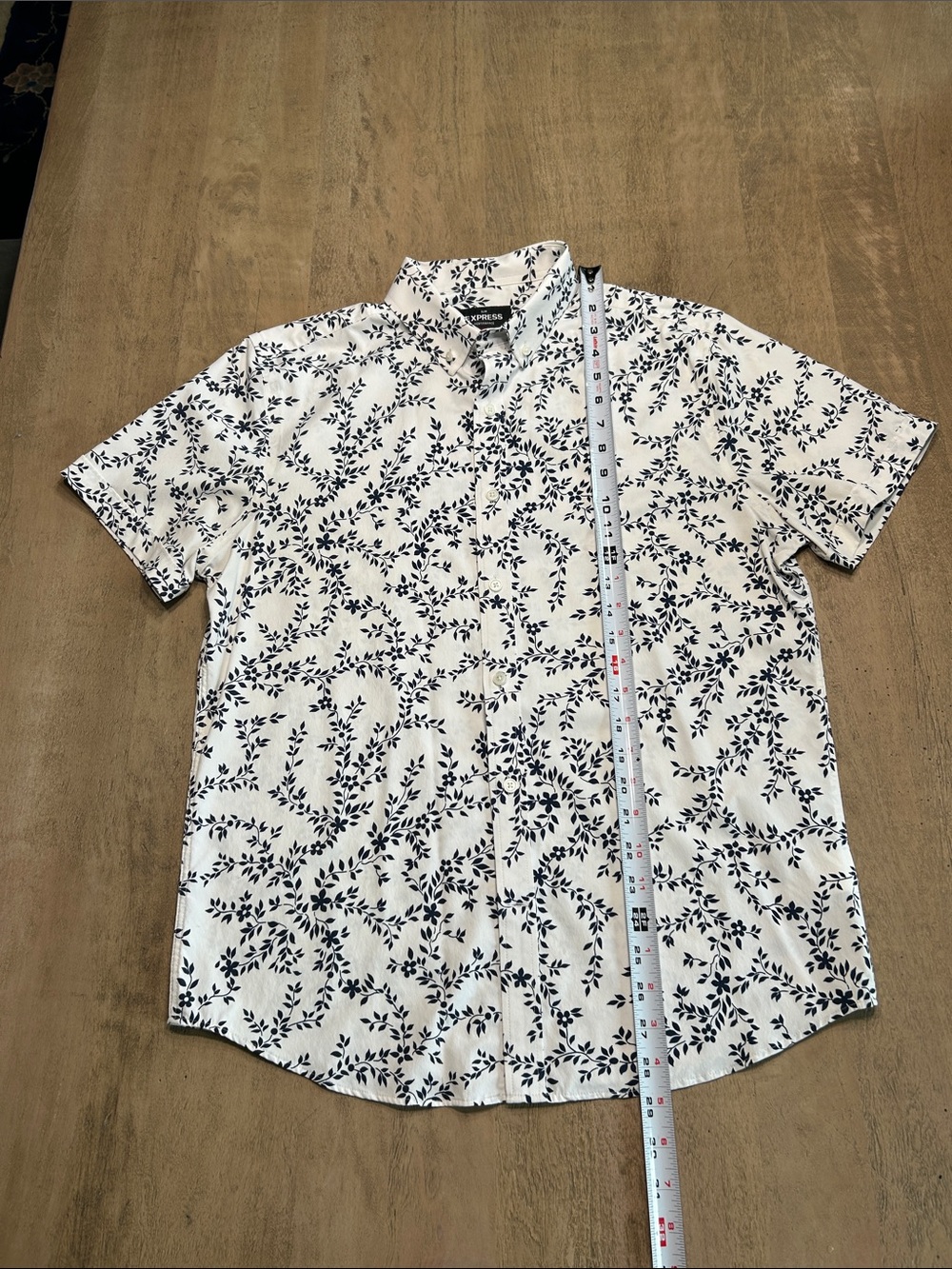 Express White Short-Sleeve Button-Down Shirt with Navy Leaf Print